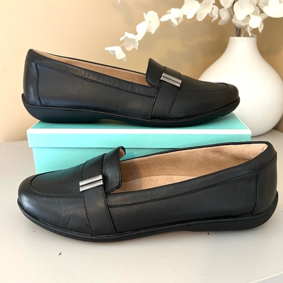 NWOB NATURALIZER SOUL Kentley Flat Loafer Black Leather Size 7.5Wide - Picture 12 of 14
